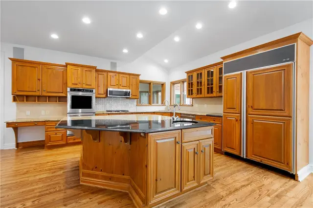 8008 Bayard Ct. gallery image 3
