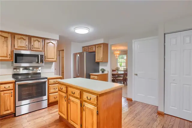 8008 Lingay Dr gallery image 5