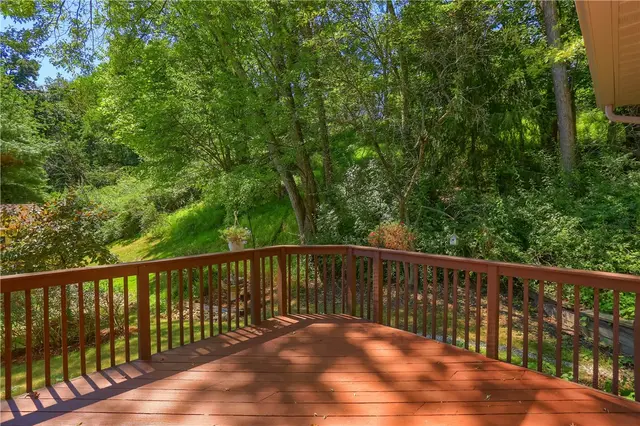 8008 Lingay Dr gallery image 15