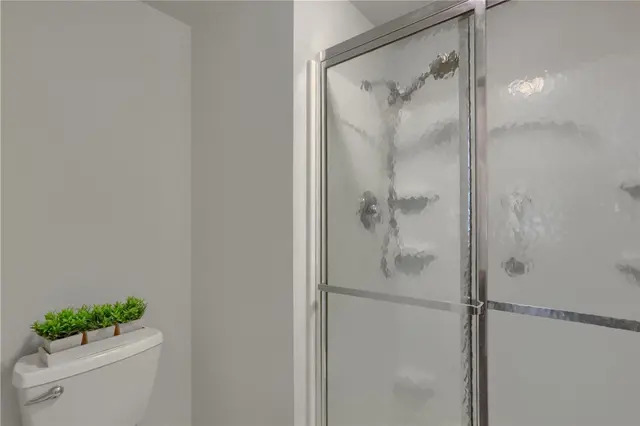 8008 Lingay Dr gallery image 22