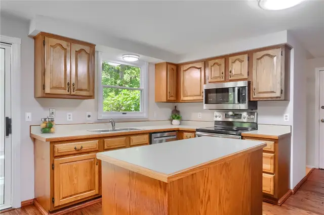8008 Lingay Dr gallery image 24
