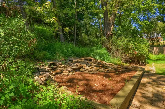 8008 Lingay Dr gallery image 25
