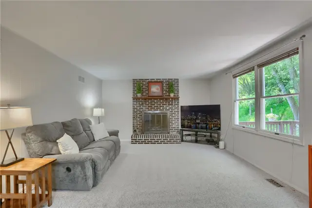 8008 Lingay Dr gallery image 34