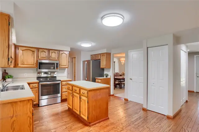 8008 Lingay Dr gallery image 38
