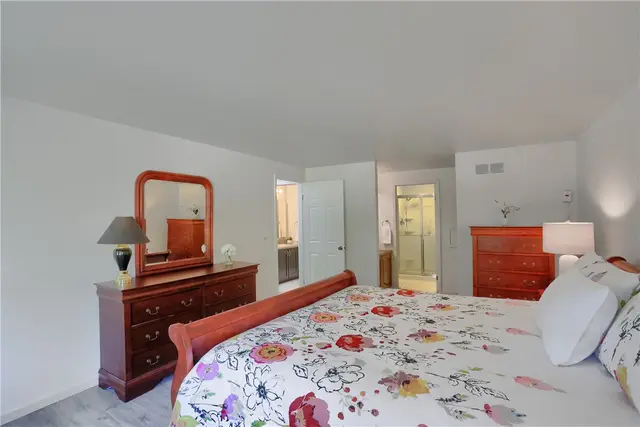 8008 Lingay Dr gallery image 39