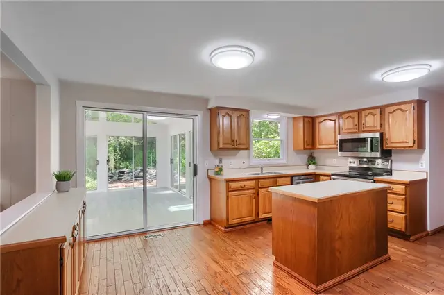 8008 Lingay Dr gallery image 41