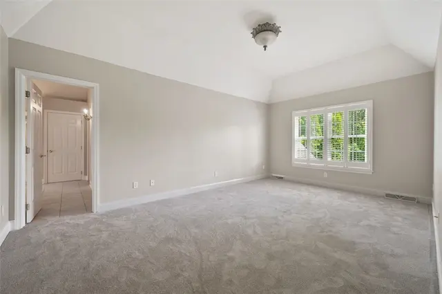 801 Huron Ct gallery image 3