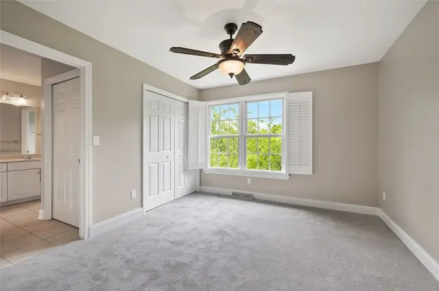 801 Huron Ct gallery image 4