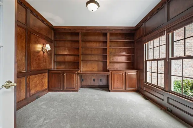 801 Huron Ct gallery image 9
