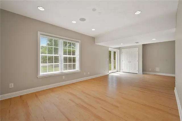 801 Huron Ct gallery image 17