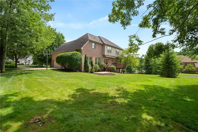 801 Huron Ct gallery image 19