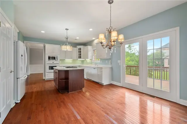 801 Huron Ct gallery image 20
