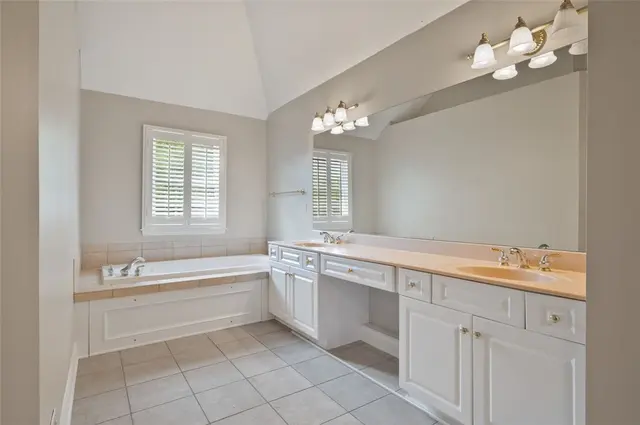801 Huron Ct gallery image 23