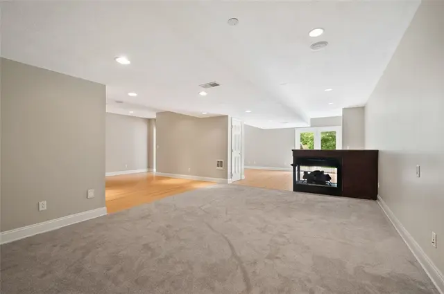 801 Huron Ct gallery image 24