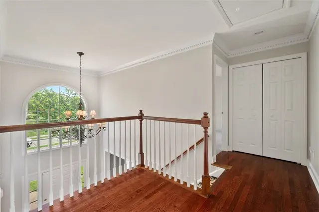 801 Huron Ct gallery image 27