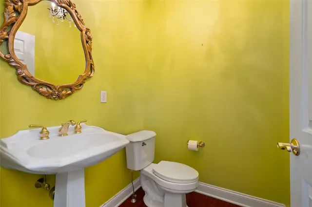 801 Huron Ct gallery image 28