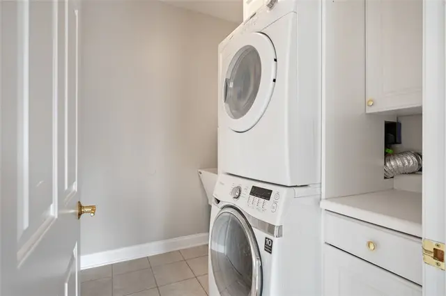 801 Huron Ct gallery image 32