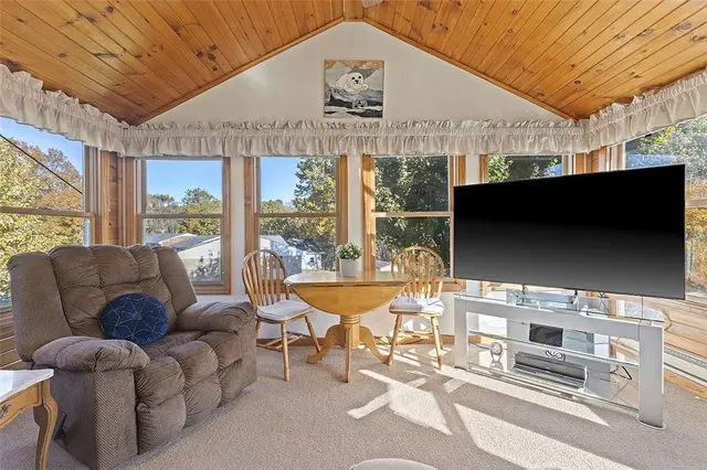 801 Redstone Dr gallery image 3