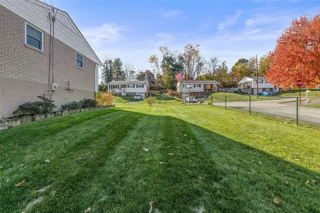 801 Redstone Dr gallery image 7