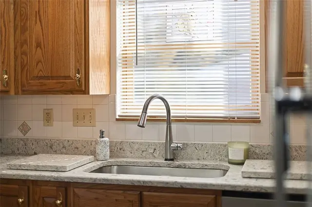 801 Redstone Dr gallery image 9