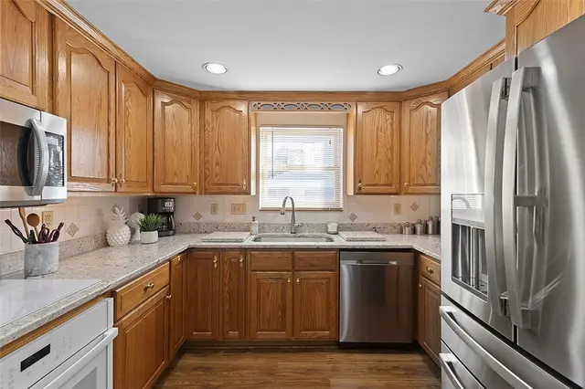801 Redstone Dr gallery image 15