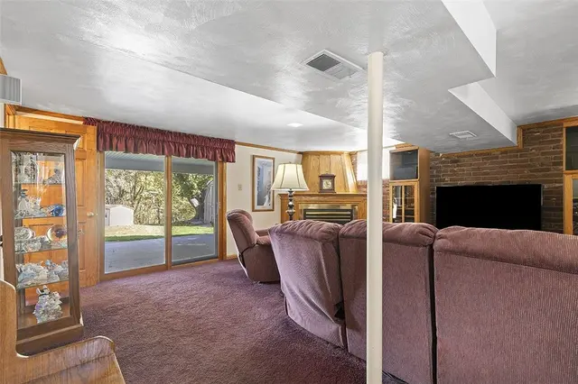 801 Redstone Dr gallery image 17