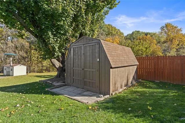 801 Redstone Dr gallery image 20