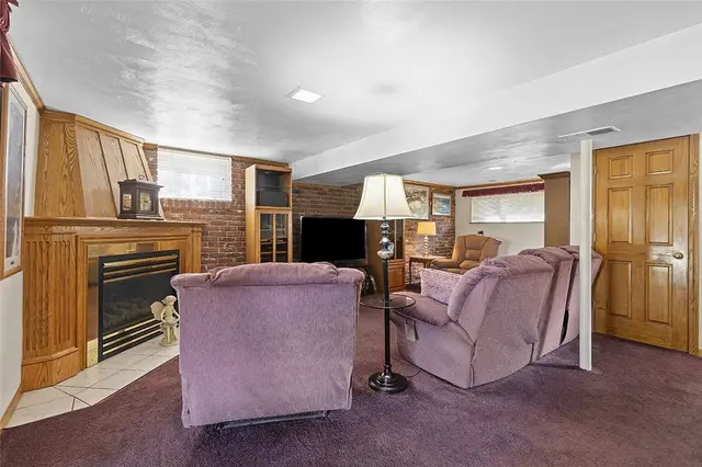 801 Redstone Dr gallery image 21