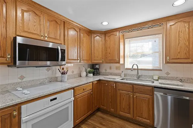 801 Redstone Dr gallery image 23