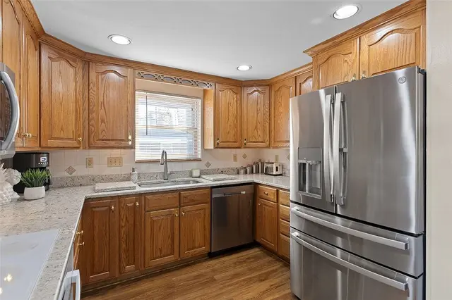 801 Redstone Dr gallery image 30
