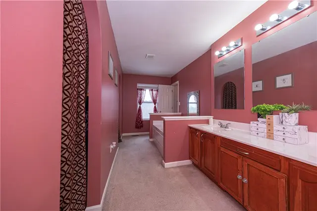 8010 Maureen Dr gallery image 3