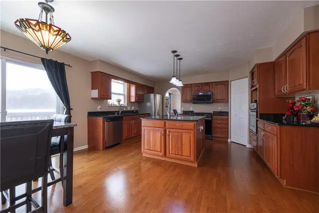8010 Maureen Dr gallery image 4