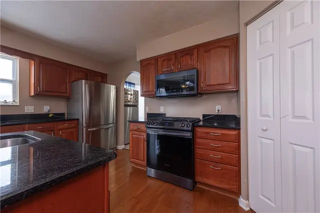 8010 Maureen Dr gallery image 7
