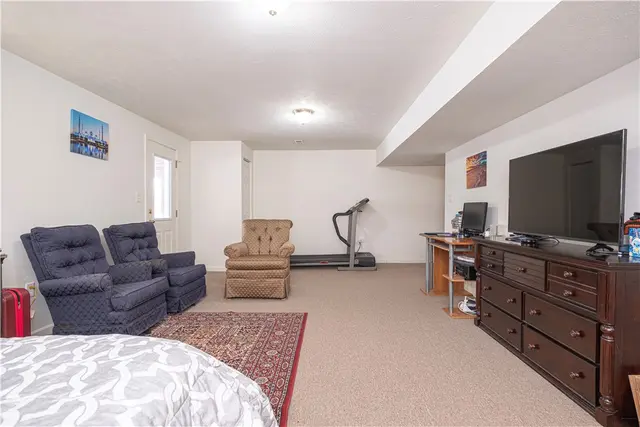 8010 Maureen Dr gallery image 11