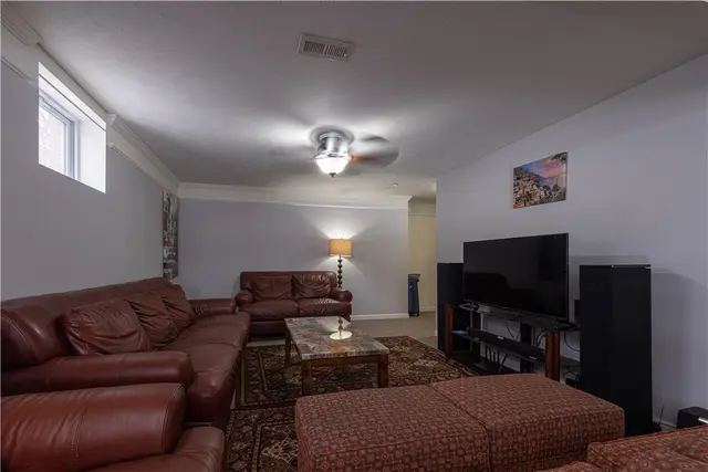 8010 Maureen Dr gallery image 16