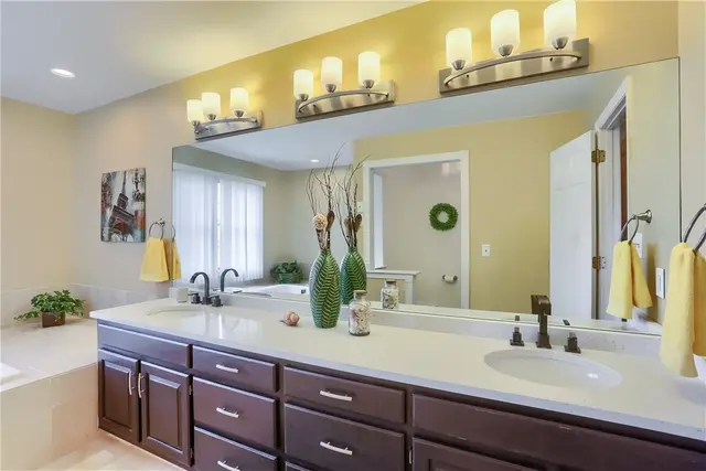 802 Birch Field Ct gallery image 9