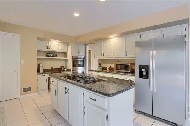 802 Birch Field Ct gallery image 11