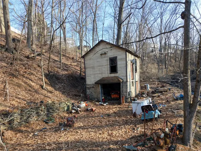 803 Burchfield Road gallery image 9