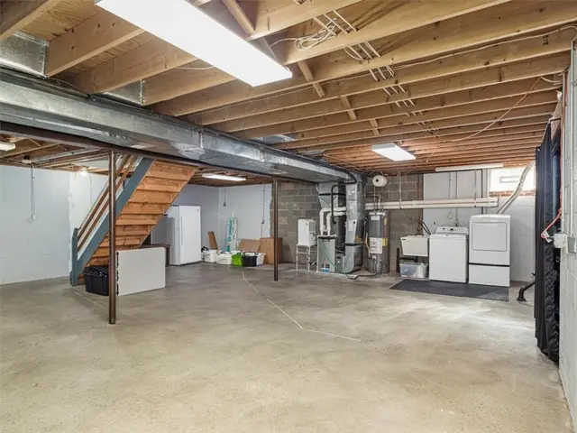 803 Trowbridge Place gallery image 9