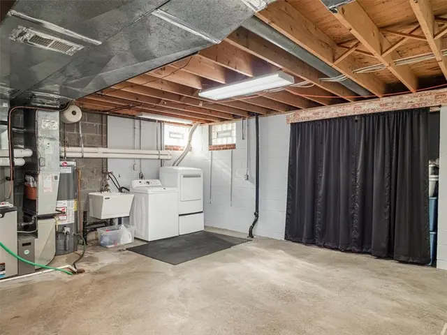 803 Trowbridge Place gallery image 30