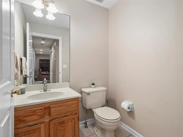803 Trowbridge Place gallery image 31