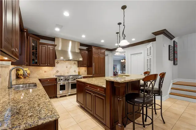 805 Chapel Hill Ct. gallery image 2