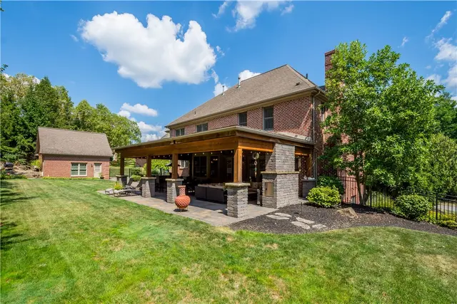 805 Chapel Hill Ct. gallery image 3