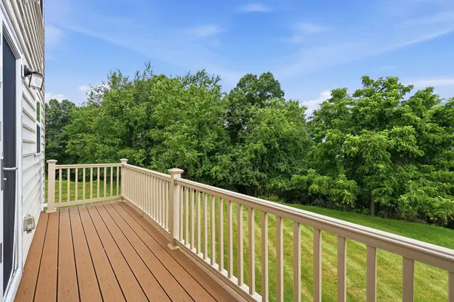 805 Pointe View Drive gallery image 3
