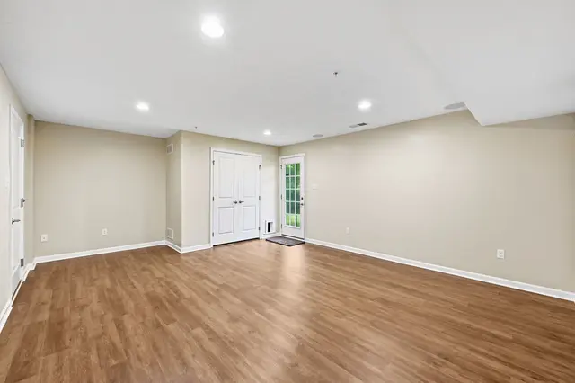 805 Pointe View Drive gallery image 5