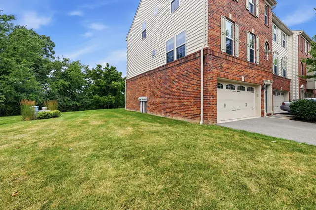 805 Pointe View Drive gallery image 13