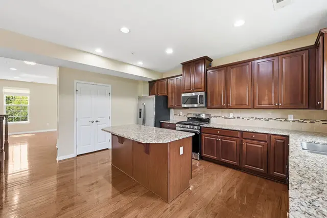 805 Pointe View Drive gallery image 21
