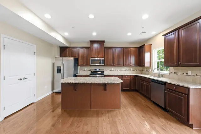 805 Pointe View Drive gallery image 24
