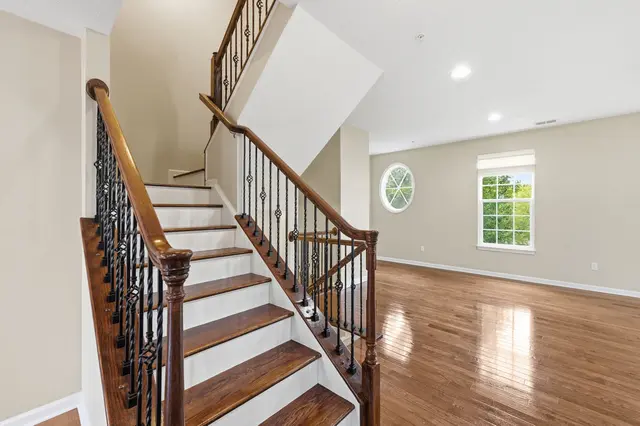 805 Pointe View Drive gallery image 26