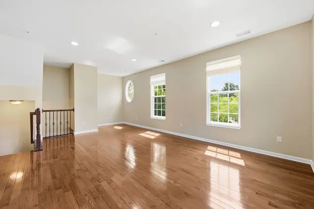 805 Pointe View Drive gallery image 29